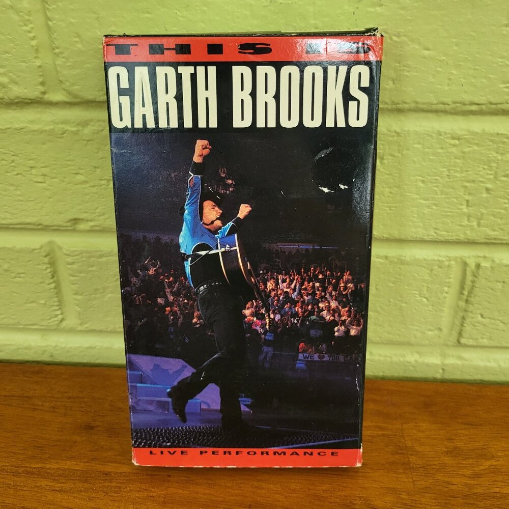 This is GARTH BROOKS Live Performance on VHS 1992 Country Music Legend 85 min V1
